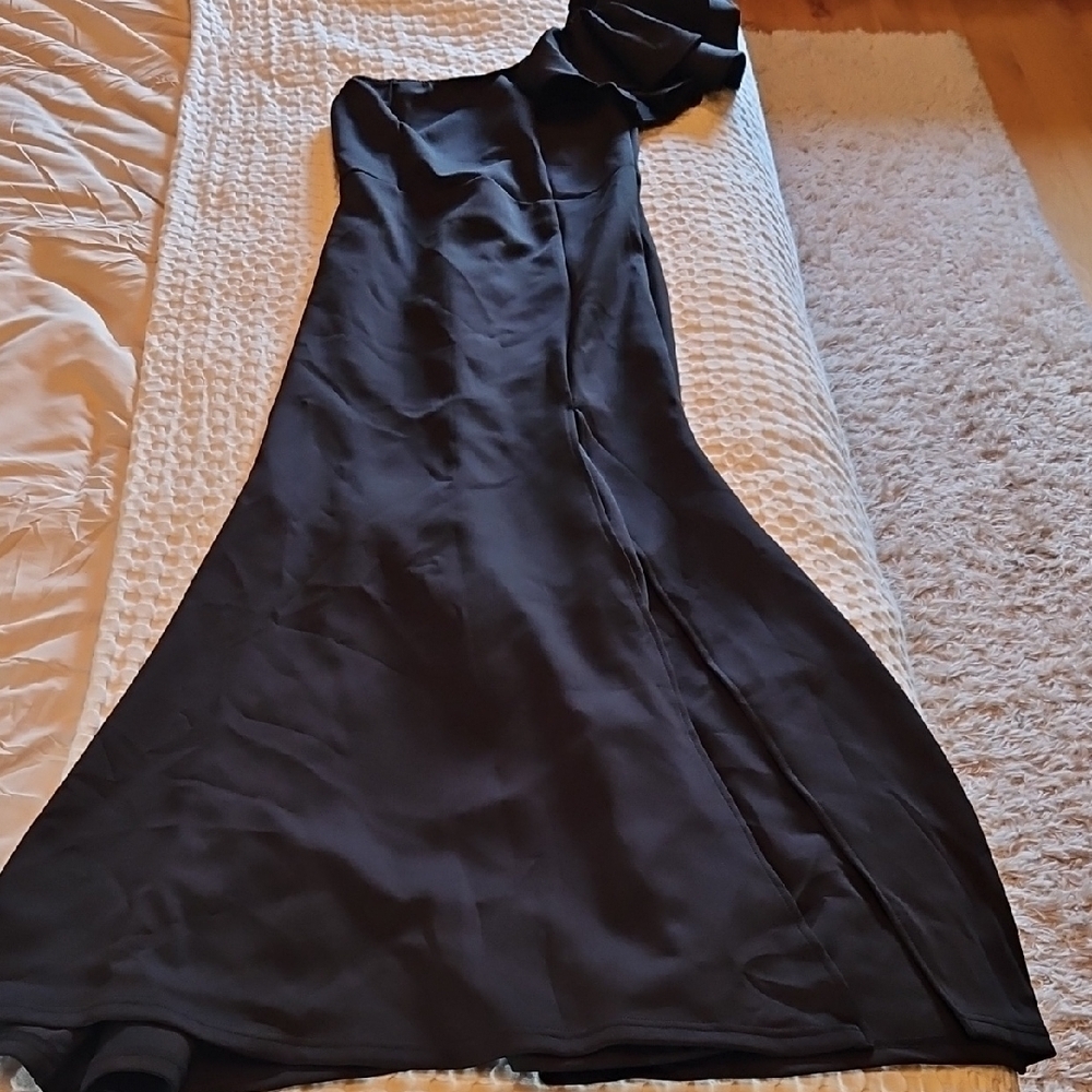 Elegant Black Evening Dress Medium